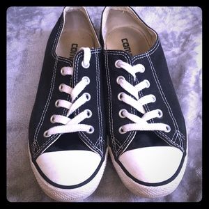 Classic black and white converse women’s size 6